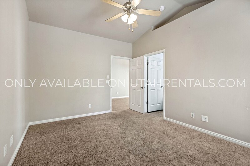 Beautiful 3-bedroom, 2-bathroom Condo in Canyon Meadows property image