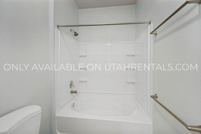 Beautiful 3-bedroom, 2-bathroom Condo in Canyon Meadows property image