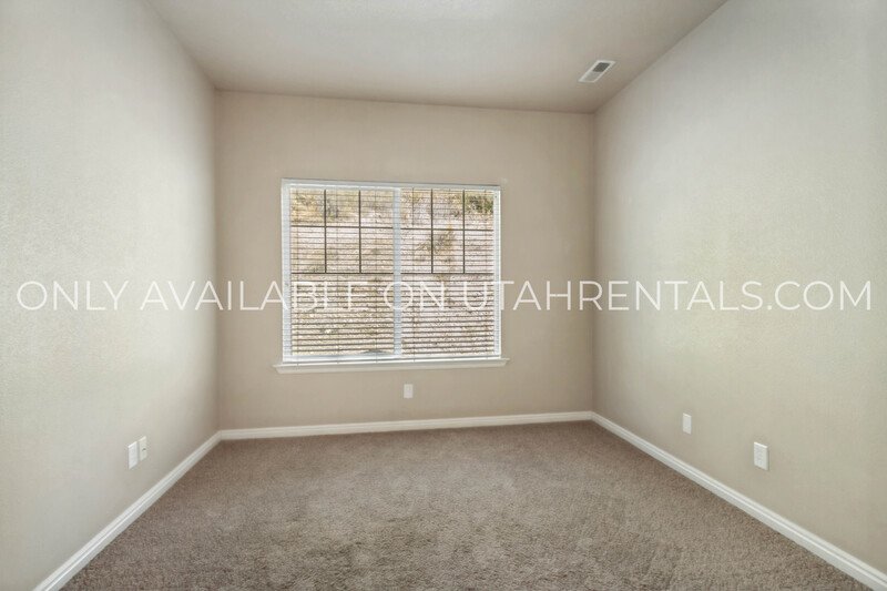 Beautiful 3-bedroom, 2-bathroom Condo in Canyon Meadows property image