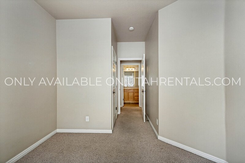 Beautiful 3-bedroom, 2-bathroom Condo in Canyon Meadows property image