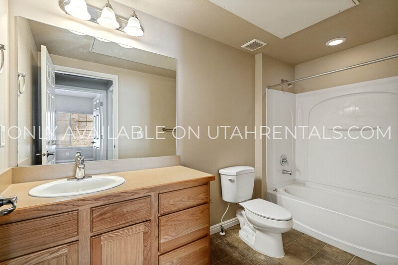 Beautiful 3-bedroom, 2-bathroom Condo in Canyon Meadows property image