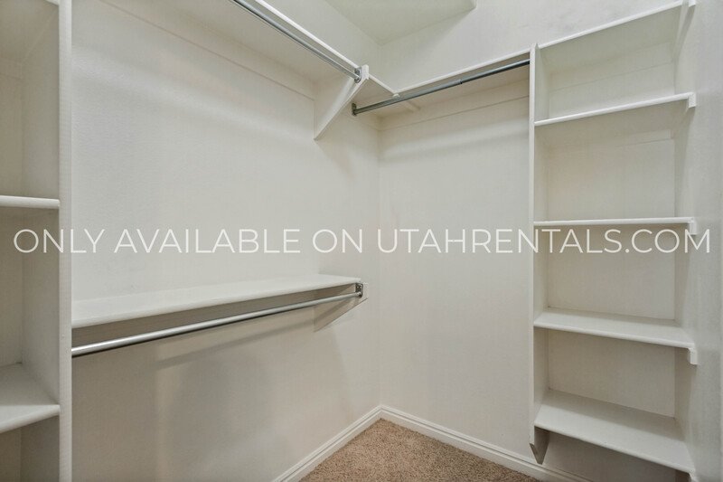 Beautiful 3-bedroom, 2-bathroom Condo in Canyon Meadows property image
