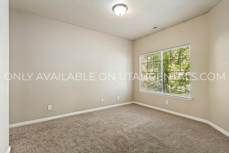 Beautiful 3-bedroom, 2-bathroom Condo in Canyon Meadows property image