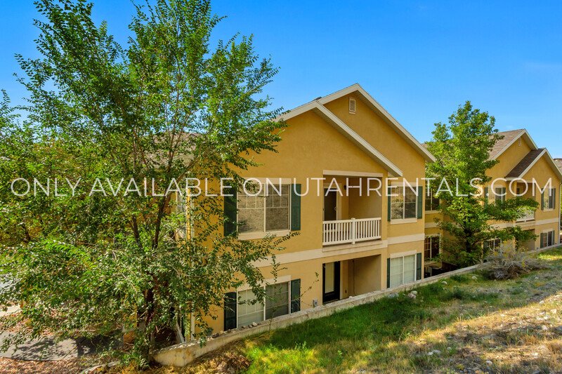 Beautiful 3-bedroom, 2-bathroom Condo in Canyon Meadows property image