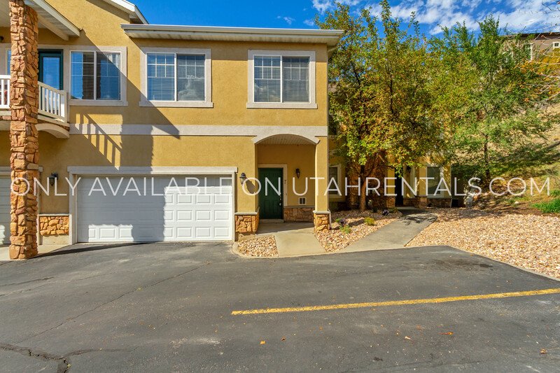 Beautiful 3-bedroom, 2-bathroom Condo in Canyon Meadows property image