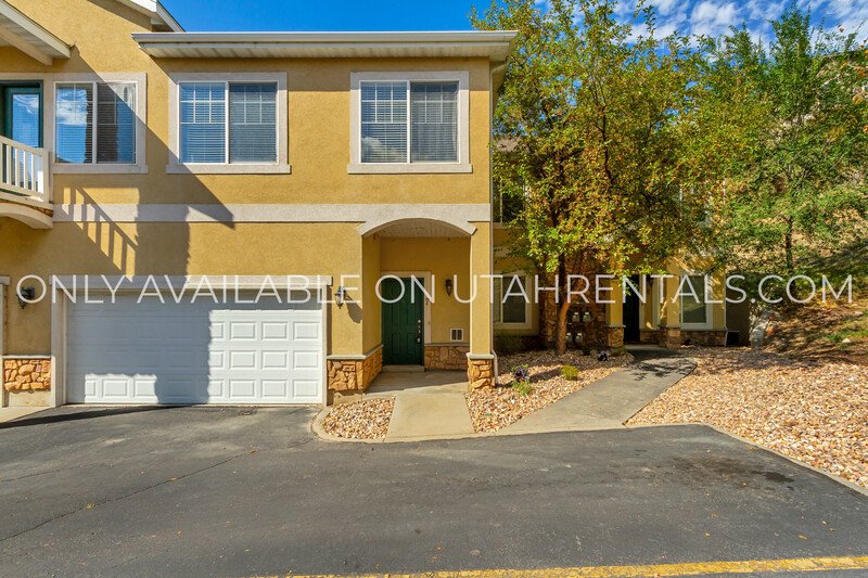 Beautiful 3-bedroom, 2-bathroom Condo in Canyon Meadows property image