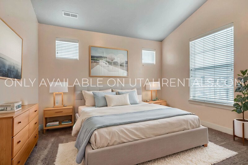 Bright Condo at Water's Edge property image