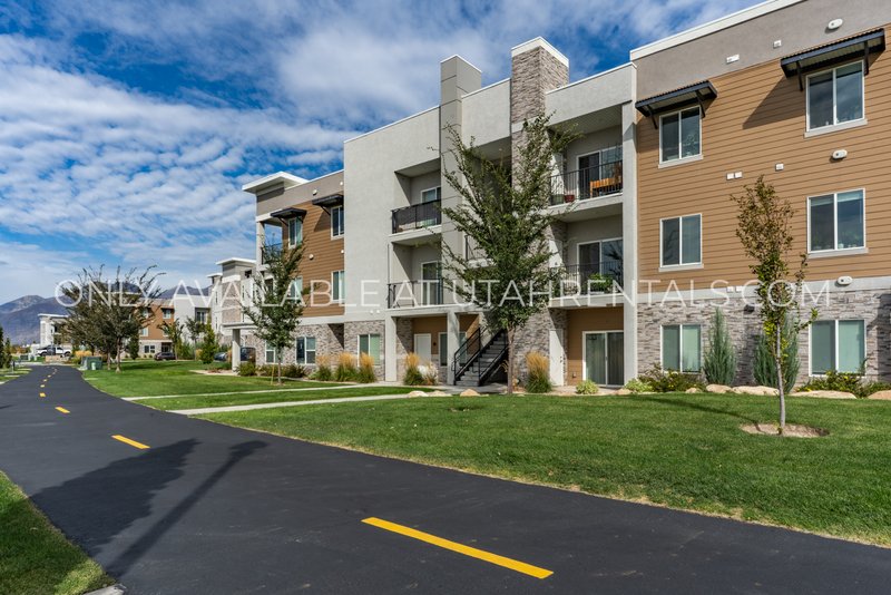 Beautiful Modern Living in Willow Bend Condominiums! property image