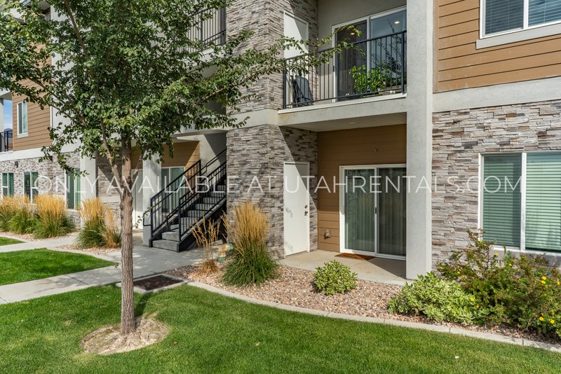 Beautiful Modern Living in Willow Bend Condominiums! property image