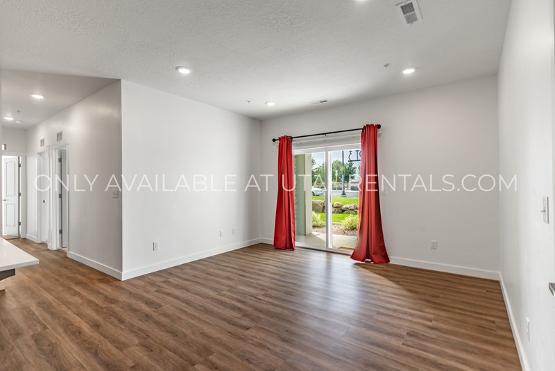 Beautiful Modern Living in Willow Bend Condominiums! property image