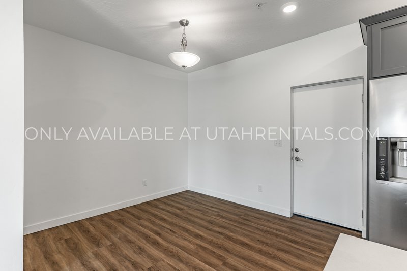 Beautiful Modern Living in Willow Bend Condominiums! property image