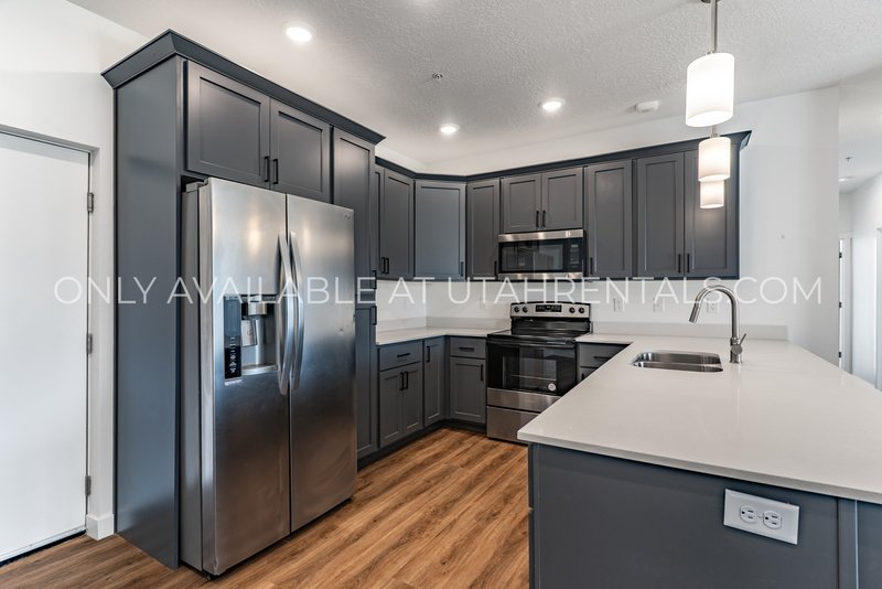 Beautiful Modern Living in Willow Bend Condominiums! property image