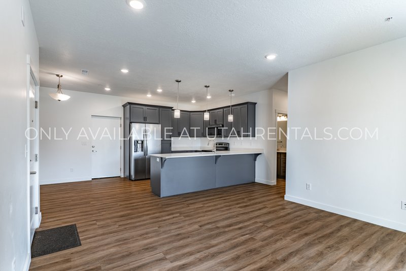 Beautiful Modern Living in Willow Bend Condominiums! property image