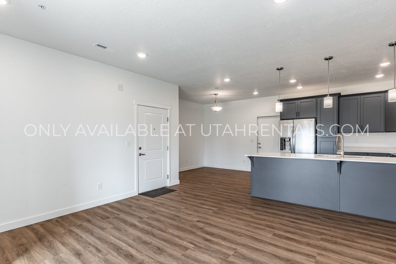 Beautiful Modern Living in Willow Bend Condominiums! property image