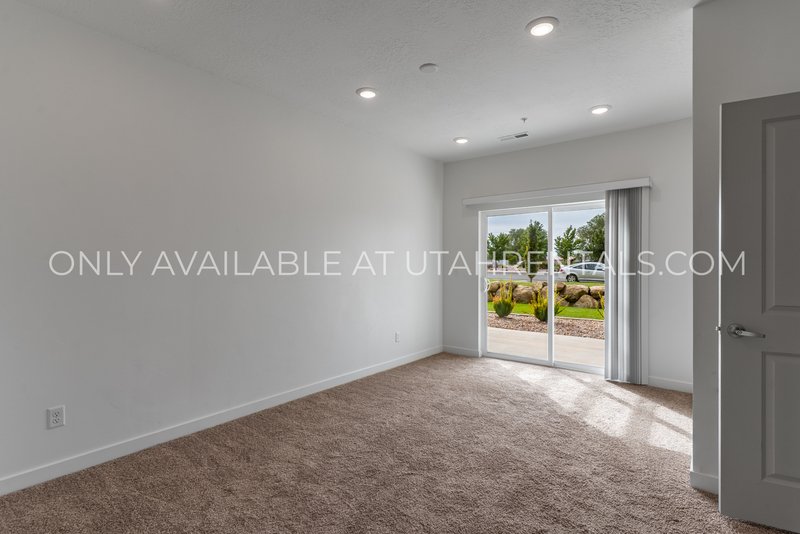 Beautiful Modern Living in Willow Bend Condominiums! property image