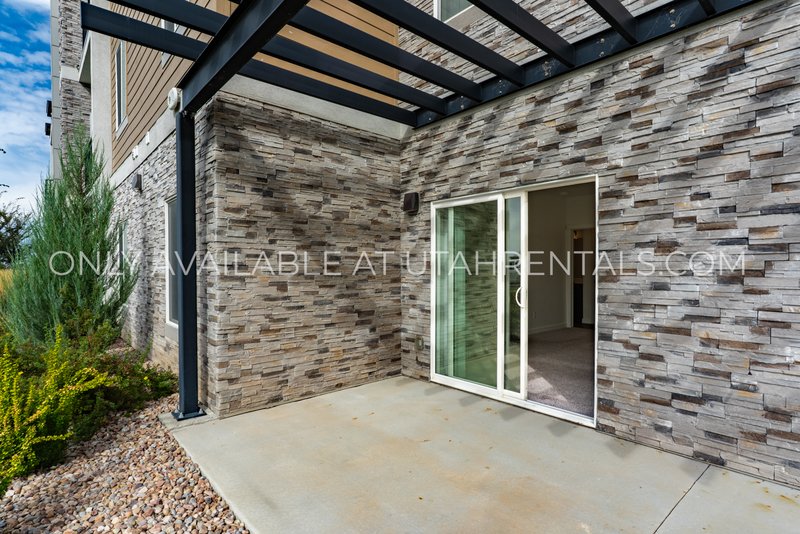 Beautiful Modern Living in Willow Bend Condominiums! property image