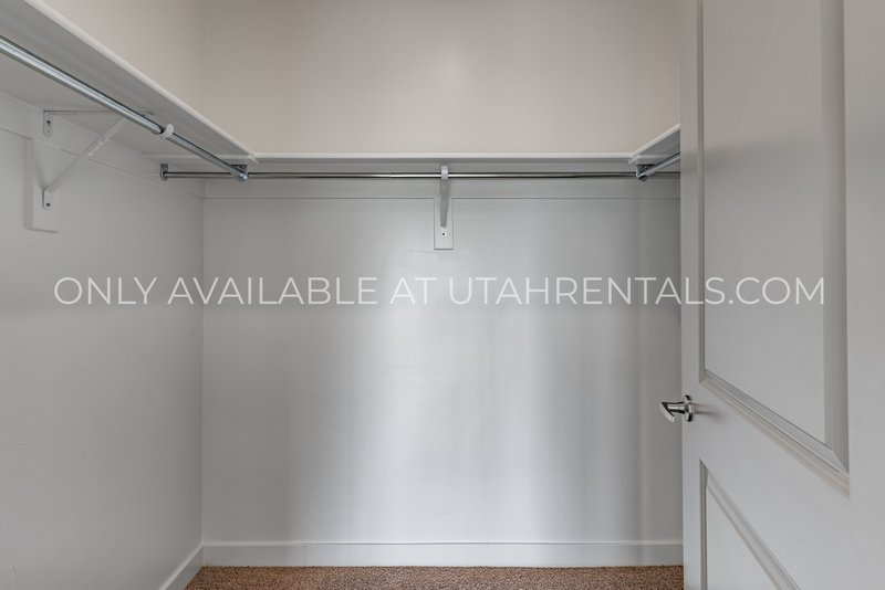 Beautiful Modern Living in Willow Bend Condominiums! property image
