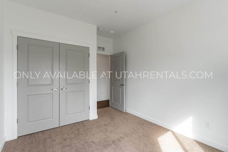 Beautiful Modern Living in Willow Bend Condominiums! property image