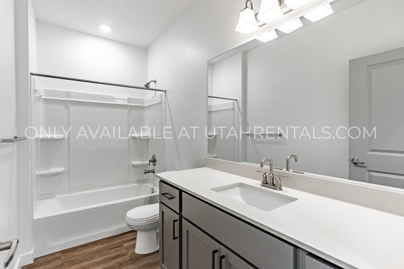 Beautiful Modern Living in Willow Bend Condominiums! property image