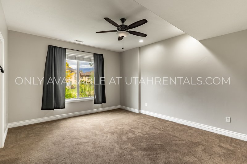 Gorgeous 4 Bed / 3 Bath Home in Orem – Move-In Ready! property image