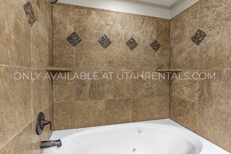Gorgeous 4 Bed / 3 Bath Home in Orem – Move-In Ready! property image