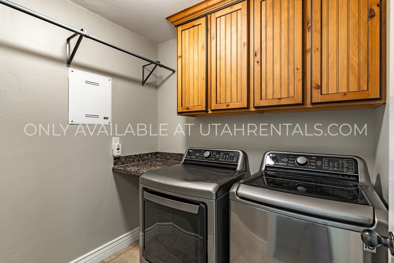 Gorgeous 4 Bed / 3 Bath Home in Orem – Move-In Ready! property image