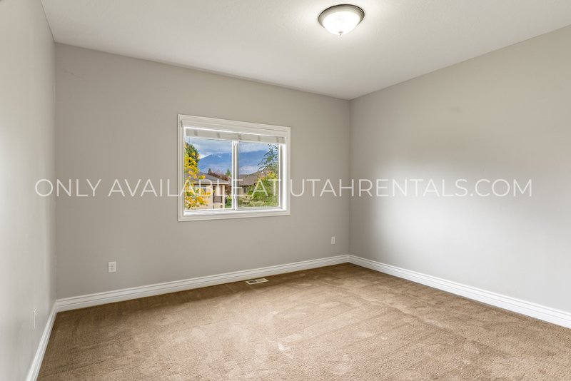 Gorgeous 4 Bed / 3 Bath Home in Orem – Move-In Ready! property image
