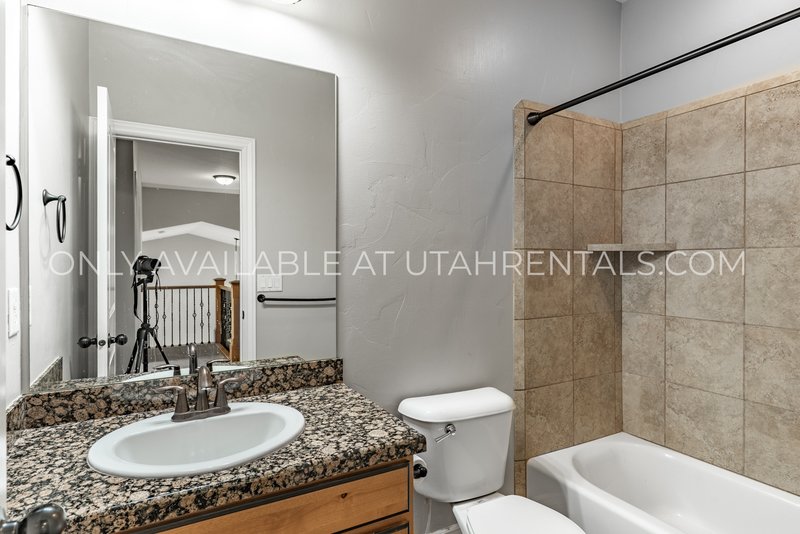 Gorgeous 4 Bed / 3 Bath Home in Orem – Move-In Ready! property image