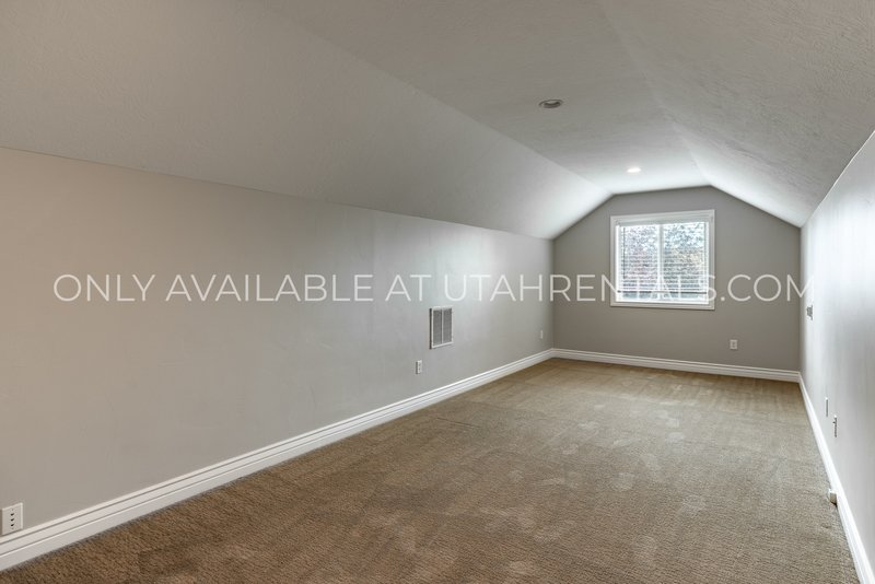 Gorgeous 4 Bed / 3 Bath Home in Orem – Move-In Ready! property image