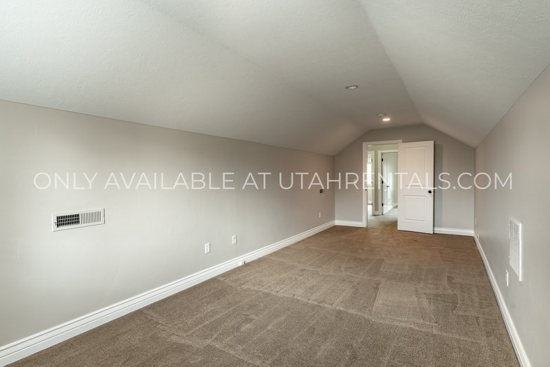 Gorgeous 4 Bed / 3 Bath Home in Orem – Move-In Ready! property image