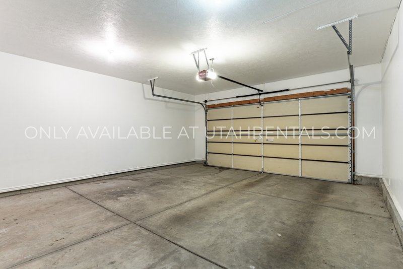 Gorgeous 4 Bed / 3 Bath Home in Orem – Move-In Ready! property image