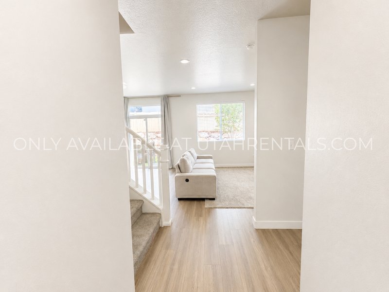 Beautiful Saratoga Springs home! property image