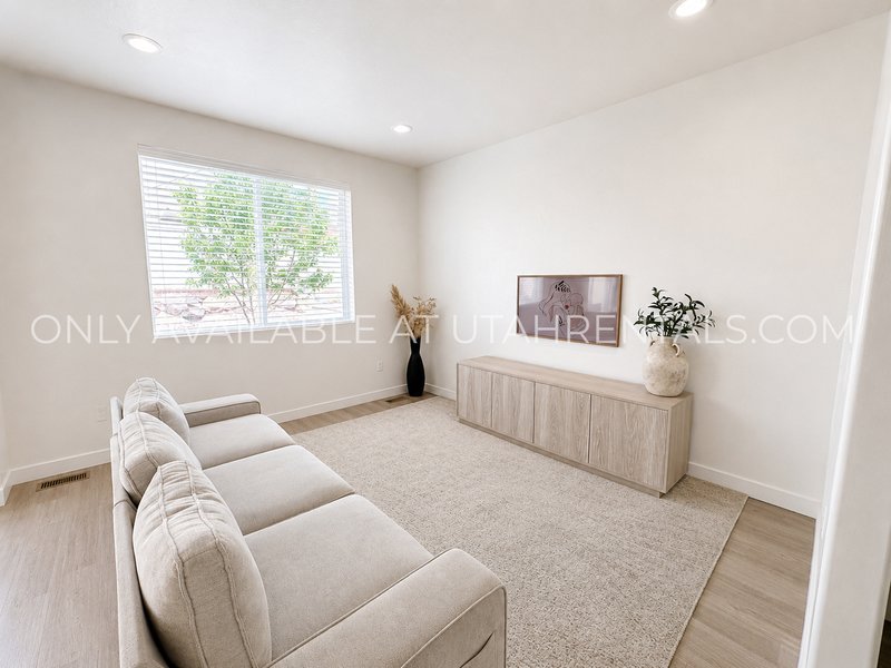Beautiful Saratoga Springs home! property image