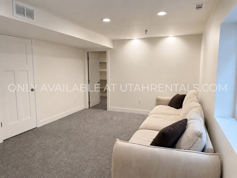 Beautiful Saratoga Springs home! property image