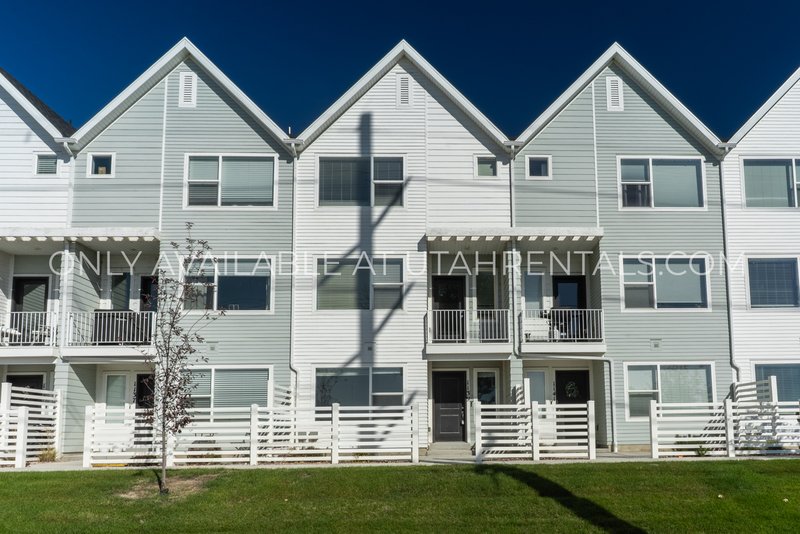 Spacious 4 BD / 3 BA Home in Saratoga Springs property image