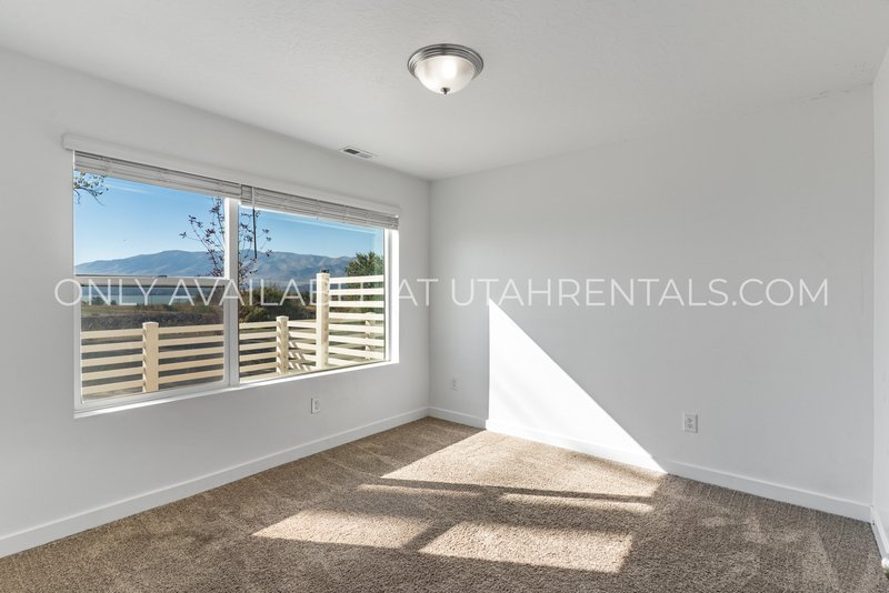 Spacious 4 BD / 3 BA Home in Saratoga Springs property image