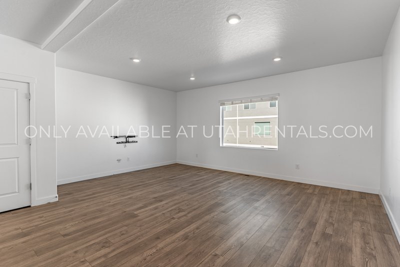 Spacious 4 BD / 3 BA Home in Saratoga Springs property image