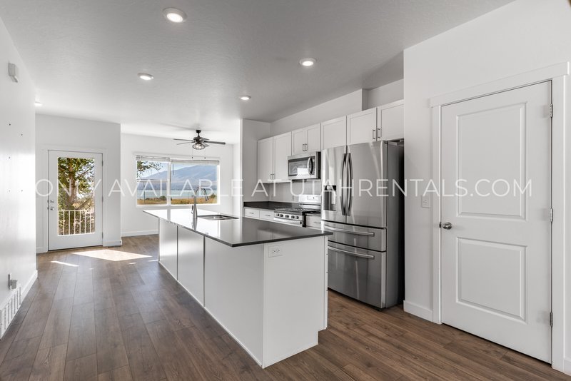 Spacious 4 BD / 3 BA Home in Saratoga Springs property image