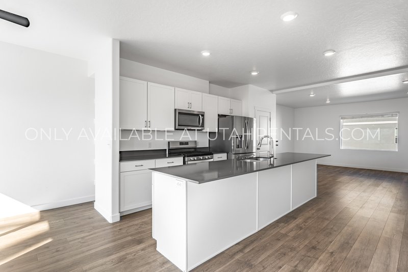 Spacious 4 BD / 3 BA Home in Saratoga Springs property image