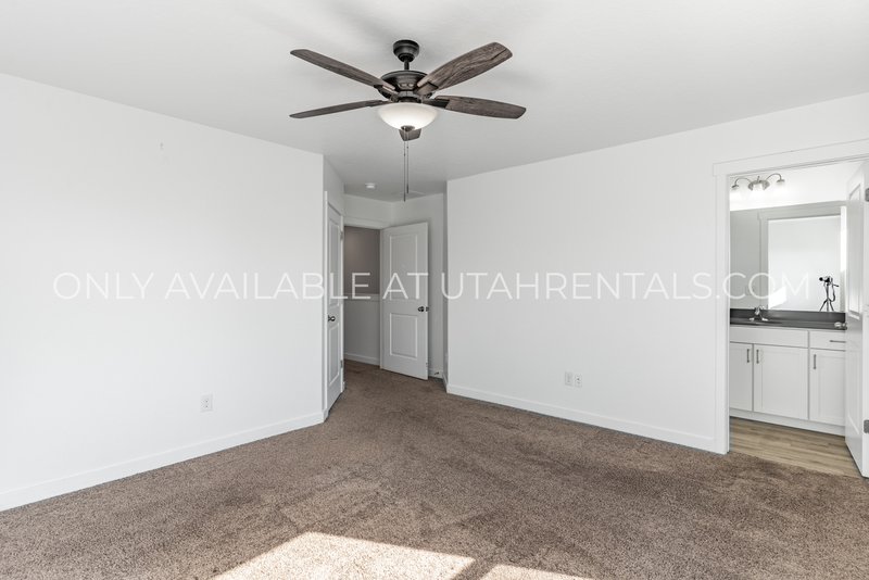 Spacious 4 BD / 3 BA Home in Saratoga Springs property image