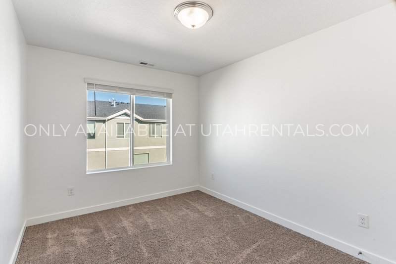 Spacious 4 BD / 3 BA Home in Saratoga Springs property image