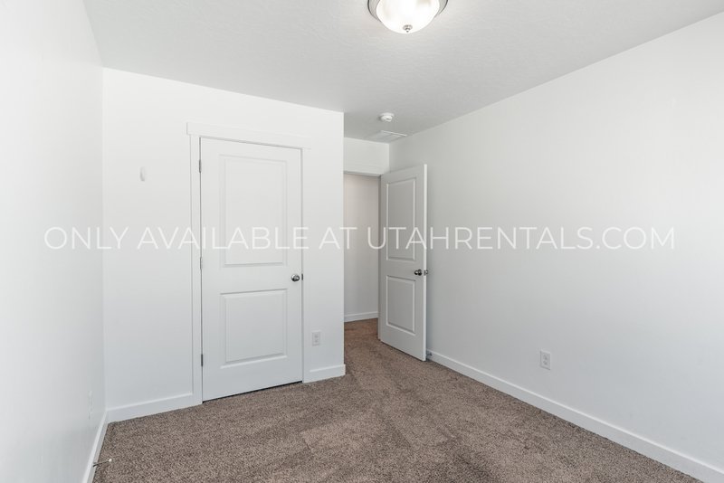 Spacious 4 BD / 3 BA Home in Saratoga Springs property image