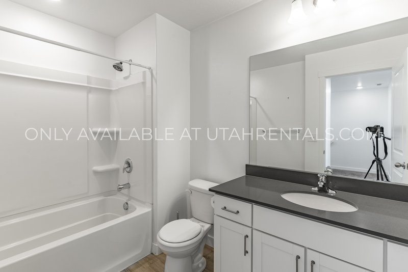 Spacious 4 BD / 3 BA Home in Saratoga Springs property image