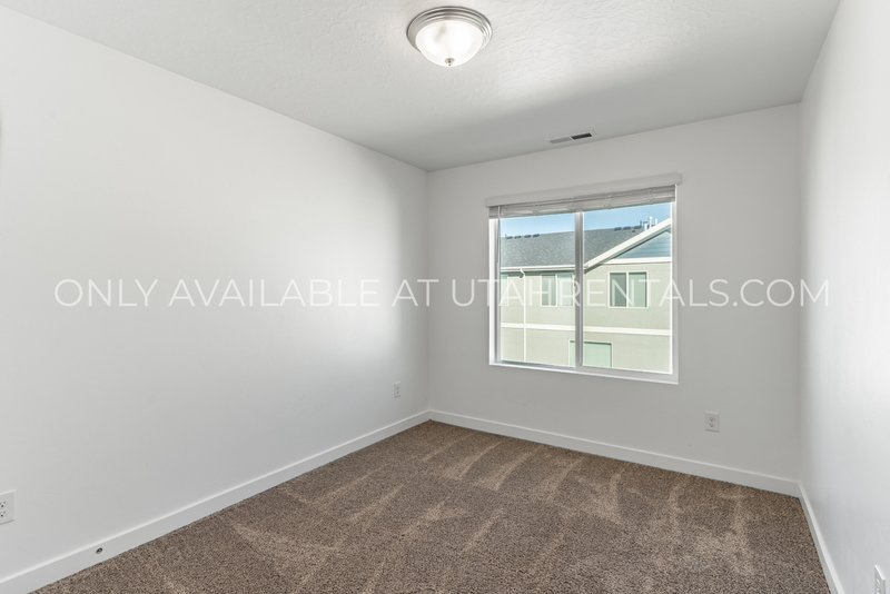 Spacious 4 BD / 3 BA Home in Saratoga Springs property image
