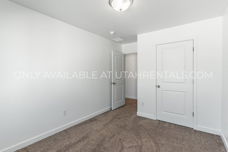 Spacious 4 BD / 3 BA Home in Saratoga Springs property image