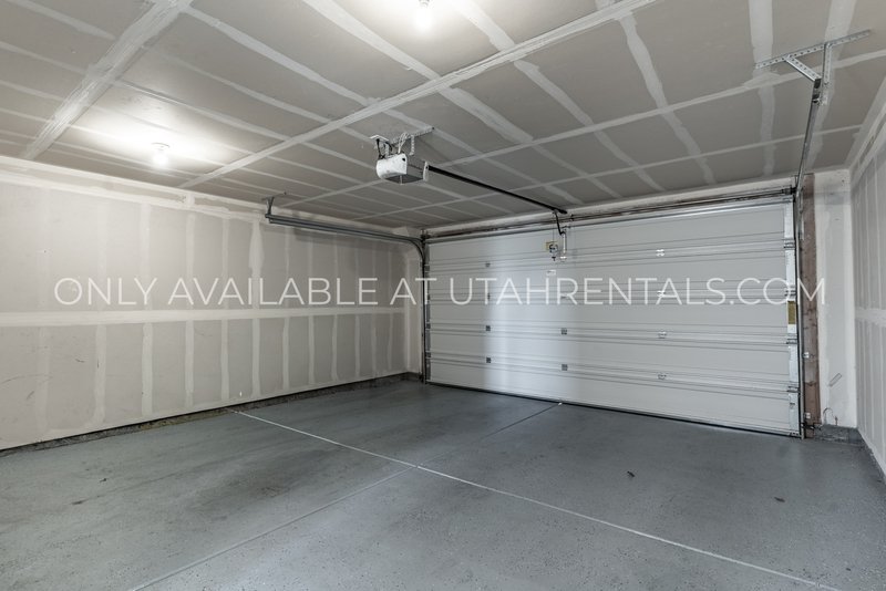Spacious 4 BD / 3 BA Home in Saratoga Springs property image