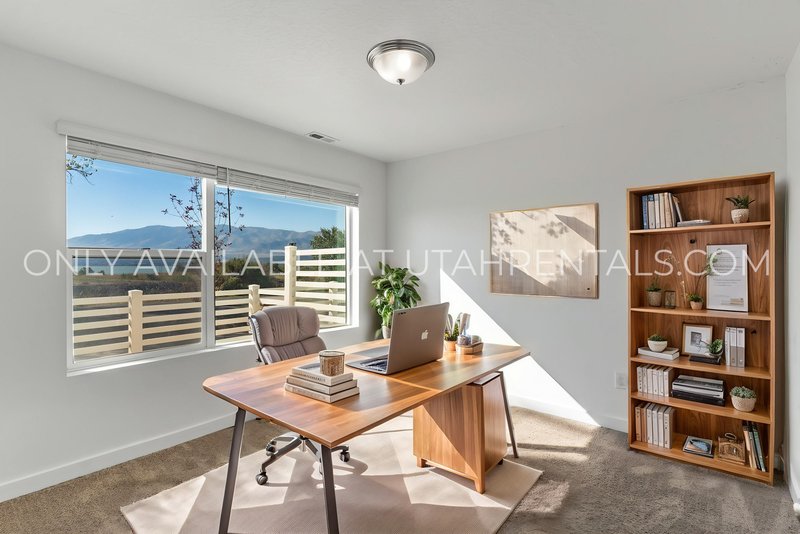 Spacious 4 BD / 3 BA Home in Saratoga Springs property image