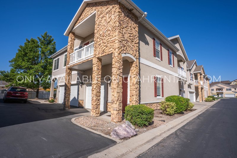 Charming 3-Bed, 2-Bath Condo with Garage & Community Amenities property image