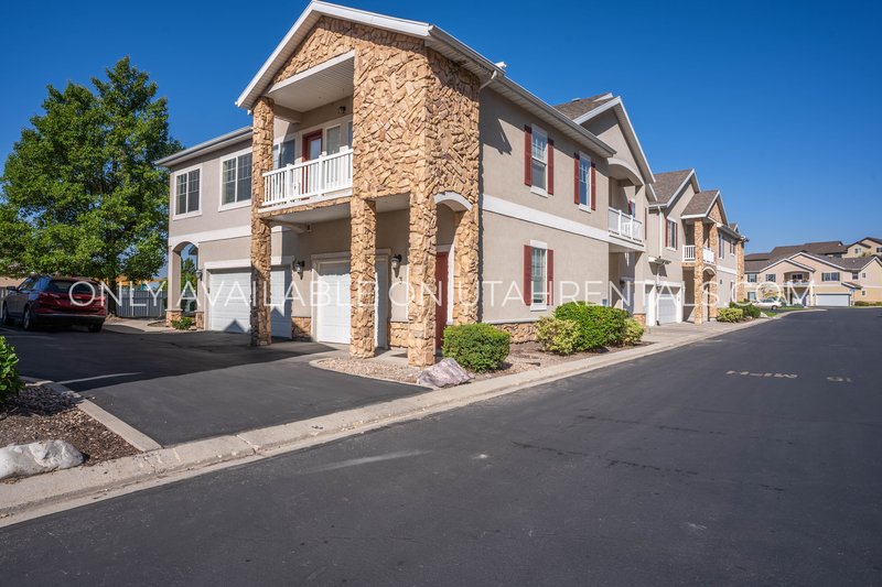 Charming 3-Bed, 2-Bath Condo with Garage & Community Amenities property image