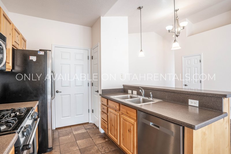 Charming 3-Bed, 2-Bath Condo with Garage & Community Amenities property image